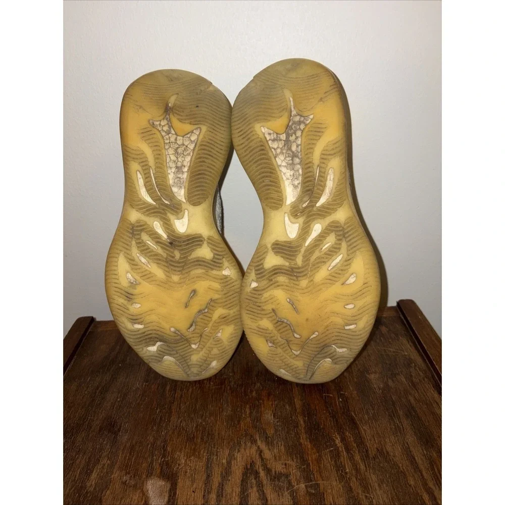 Size 9.5 - adidas Yeezy Boost 380 Calcite Glow 2020‎
